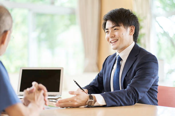 相談中の男性